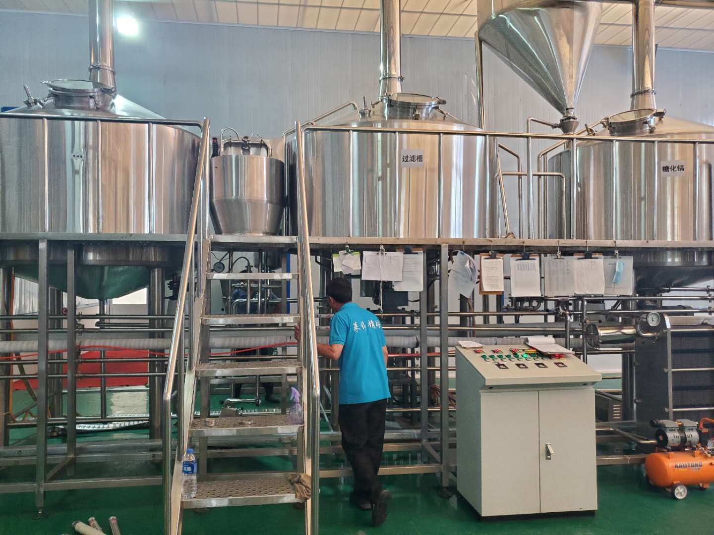 大型啤酒廠設(shè)備 大型啤酒廠設(shè)備